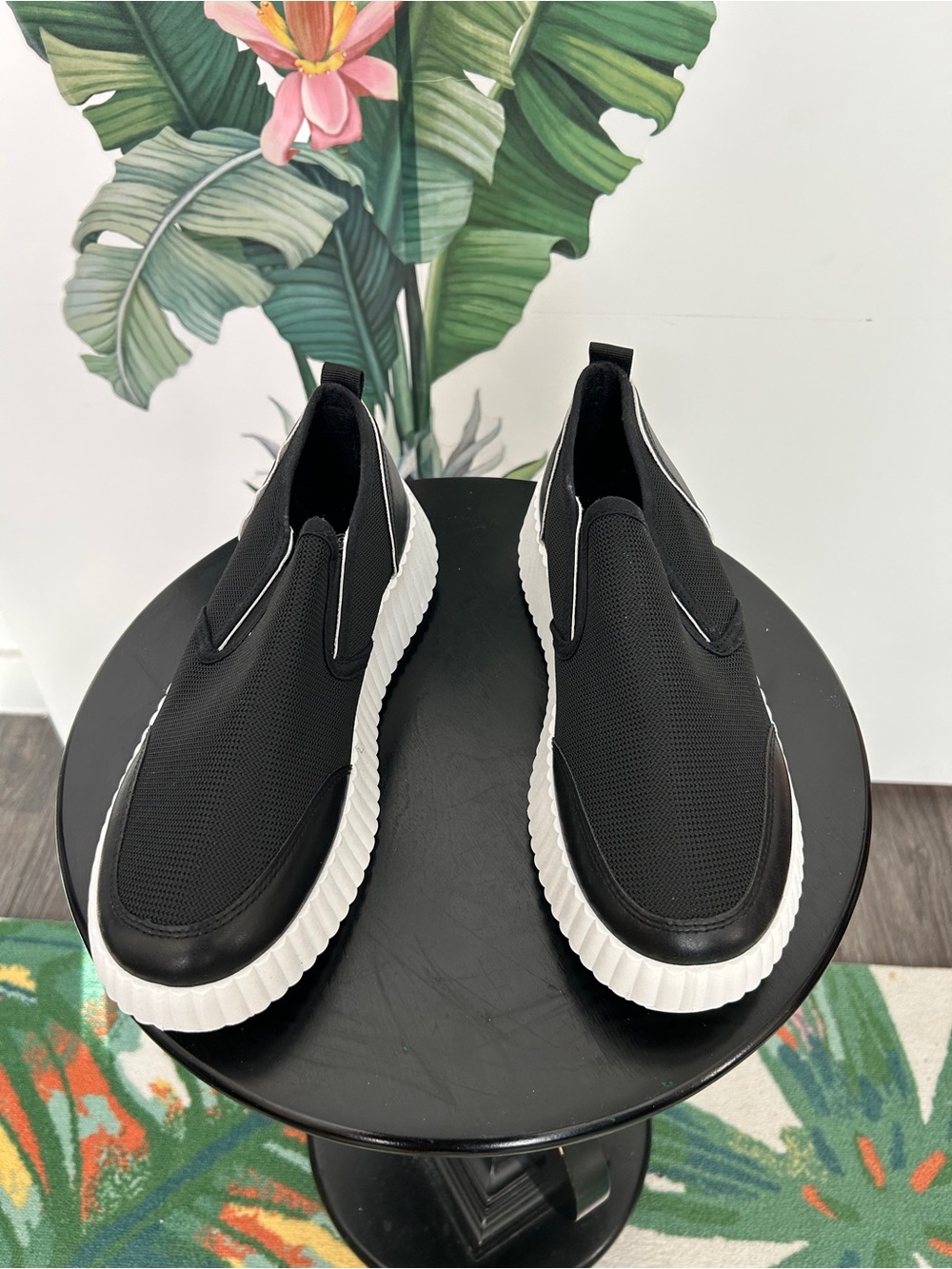 (NWOT)Rouge Helium Black Slip-On Platform Sneakers with White Soles